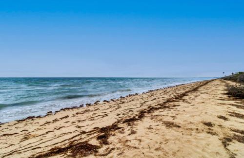 Miramar Apartment | The Ocean Breeze Retreat