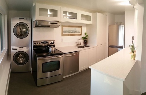 Cordova Bay House | The Ocean Muse - 2 Bedroom Elegant Ocean View Suite