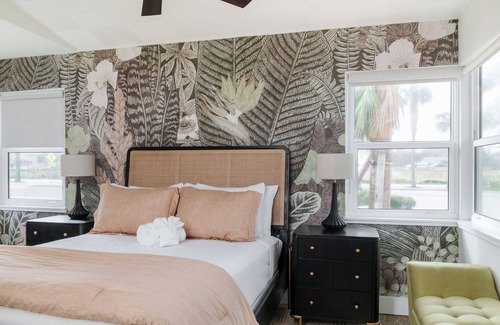 Vilano Beach Hotel | The Ocean Queen Studio -5 min walk to beach!