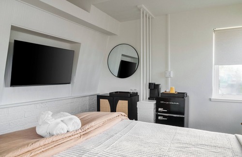 Vilano Beach Hotel | The Ocean Queen Studio -5 min walk to beach!