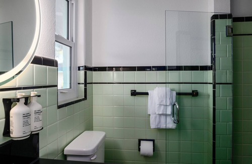 Vilano Beach Hotel | The Ocean Queen Studio -5 min walk to beach!