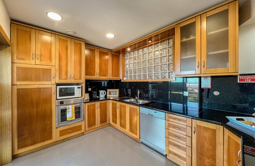 Areosa Villa | The Ocean View Villa - Cheerful House W/Garage