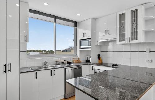 Cronulla Apartment | The Ocean View Sanctuary Spa & Parking