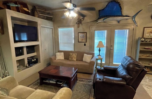 Venice House | The OffCall Spacious 4-bedroom home away from home in the heart of venice La