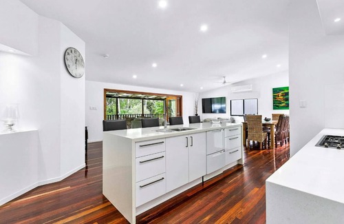 Toogoom House | The Office - Direct Access toToogoom Beach-Sleeps 6-Smart TV-Wifi-Pets