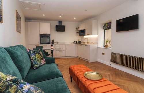 Beverley Cottage | THE OLD BAKEHOUSE, luxury holiday cottage, with a garden in Beverley