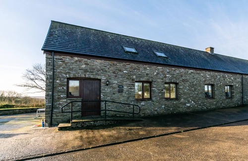 Llanrhidian House | The Old Barn - Three Bedroom House, Sleeps 6