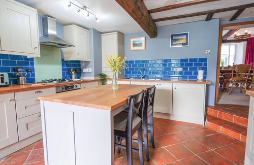 Chapel en le Frith House | THE OLD BULLS HEAD, pet friendly, with hot tub in Chapel-En-Le-Frith