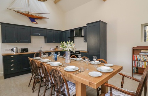Llandefeilog House | THE OLD CARRIAGE COURT, pet friendly, with open fire in Kidwelly