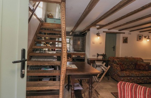 Garsdale Cottage | THE OLD CART HOUSE, pet friendly, with a garden in Sedbergh