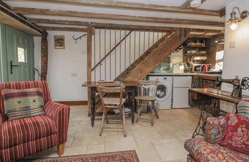 Garsdale Cottage | THE OLD CART HOUSE, pet friendly, with a garden in Sedbergh