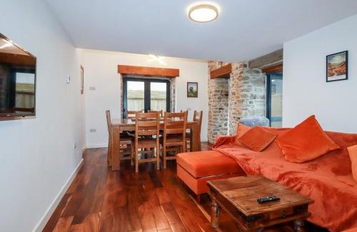 Fivelanes House | The Old Cattle Barn