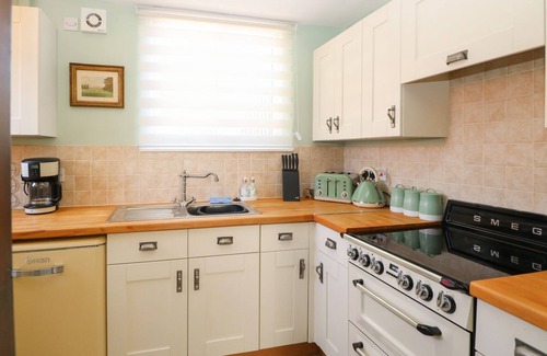 Foxley Cottage | THE OLD CHAPEL, family friendly, with hot tub in Bawdeswell