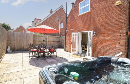 Foxley Cottage | THE OLD CHAPEL, family friendly, with hot tub in Bawdeswell