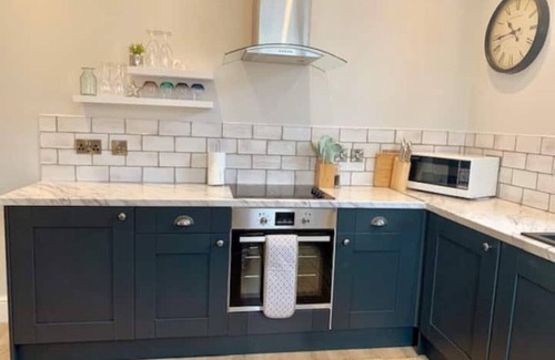 Tideswell Apartment | The Old Chapel Tideswell Peak District - 2 ensuite bedrooms- private parking