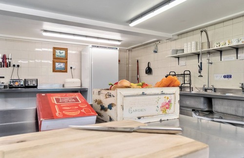 Liverton Cottage | THE OLD CHURCH HOUSE, pet friendly, with open fire in Torbryan