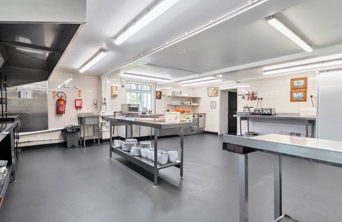 Liverton Cottage | THE OLD CHURCH HOUSE, pet friendly, with open fire in Torbryan