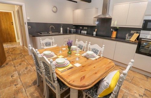 Mold Cottage | THE OLD COACH HOUSE, family friendly in Llanarmon-Yn-Ial