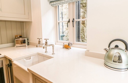 Burnsall Cottage | THE OLD COBBLERS, pet friendly, with open fire in Grassington