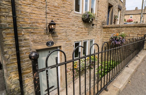 Hayfield Cottage | THE OLD COBBLERS, pet friendly, character holiday cottage in Hayfield