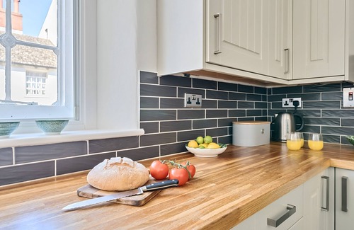 Cerne Abbas House | The Old Court House - sleeps 4 guests in 2 bedrooms