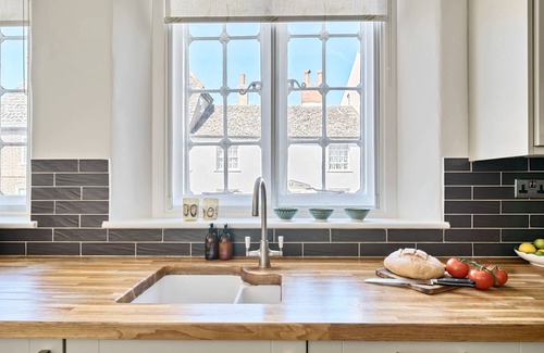 Cerne Abbas House | The Old Court House - sleeps 4 guests in 2 bedrooms