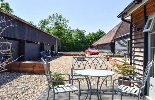 Plumpton Green House | The Old Dairy At Wooton - Ukc4355
