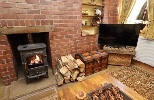 Eaton Mascott House | The Old Dairy