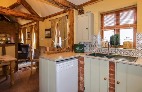 Eaton Mascott Cottage | THE OLD DAIRY, pet friendly, with open fire in Church Stretton