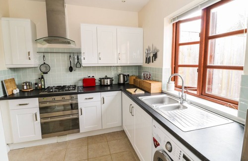 Newnham Cottage | THE OLD DAIRY, pet friendly, with a garden in Newnham-On-Severn