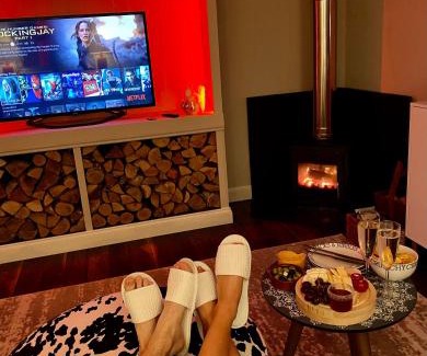 Cupar Apartment | The Old Dairy - Romantic Country Apartment with Hot Tub & Log Burner