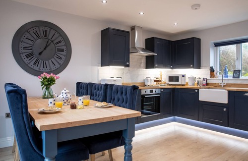 Sutton on the Forest Cottage | THE OLD DOGHOUSE, pet friendly, luxury holiday cottage in Huby