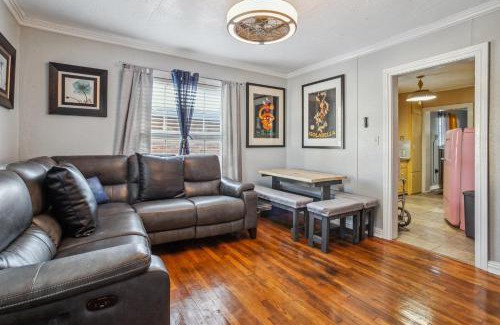 Grand Prairie House | The Old Downtown Historic Grand Prairie House home