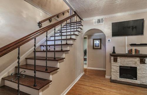 Grand Prairie House | The Old Downtown Historic Grand Prairie House home