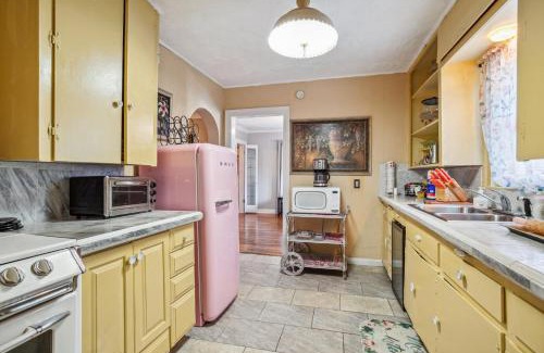 Grand Prairie House | The Old Downtown Historic Grand Prairie House home
