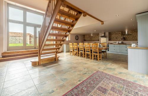 Paston House | The Old English Barn