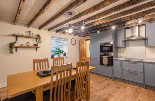 Ganton Cottage | The Old Farm Shop - a holiday cottage that sleeps 6 guests in 3 bedrooms