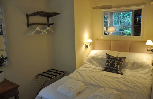 Wallingford Bed & Breakfast | The Old Farmhouse Inn B&B