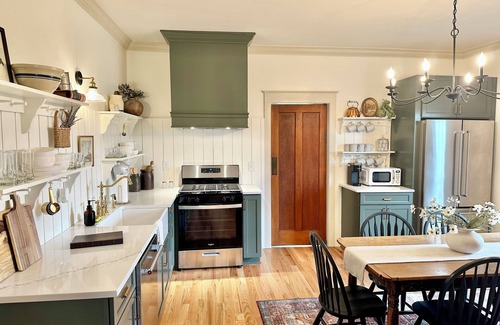 Port Royal House | The Old Fashioned Farmhouse- Kentucky Bourbon Trail 3 bed 2 bath Farm Getaway