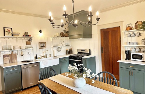 Port Royal House | The Old Fashioned Farmhouse- Kentucky Bourbon Trail 3 bed 2 bath Farm Getaway