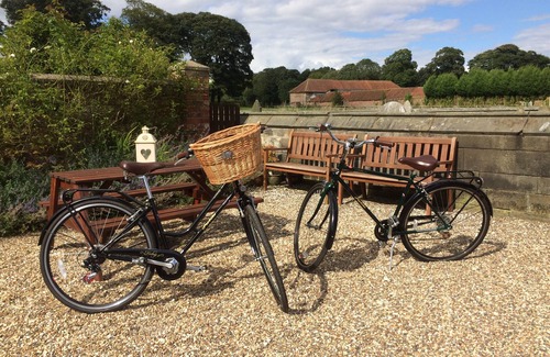 Helperthorpe House | The Old Forge, 4 Bed Modern Barn Conversion in The Yorkshire Wolds