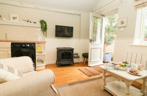 York Cottage | THE OLD FORGE, pet friendly, character holiday cottage in Stillington