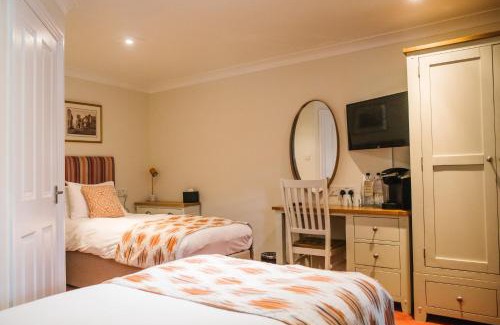 Warwick House | The Old Fourpenny Hotel