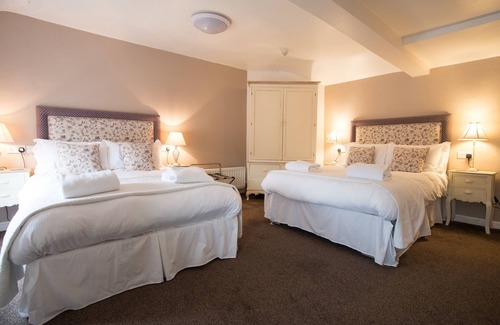 Warwick Bed & Breakfast | The Old Fourpenny Shop Hotel