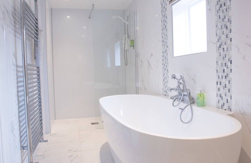 Warwick Bed & Breakfast | The Old Fourpenny Shop Hotel