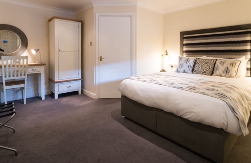 Warwick Bed & Breakfast | The Old Fourpenny Shop Hotel