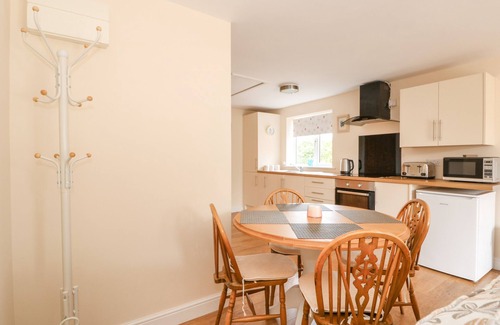 Alford Cottage | THE OLD GATE HOUSE ANNEXE, pet friendly, with a garden in Alford