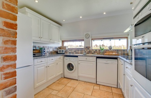 Ewhurst Green House | The Old Granary - Four Bedroom House, Sleeps 7