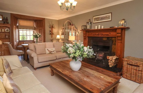 Snainton House | THE OLD HALL, luxury holiday cottage, with open fire in East Ayton