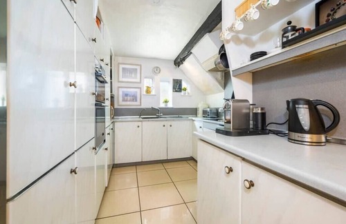 Bury St Edmunds House | The Old Hare and Hounds, Somerton